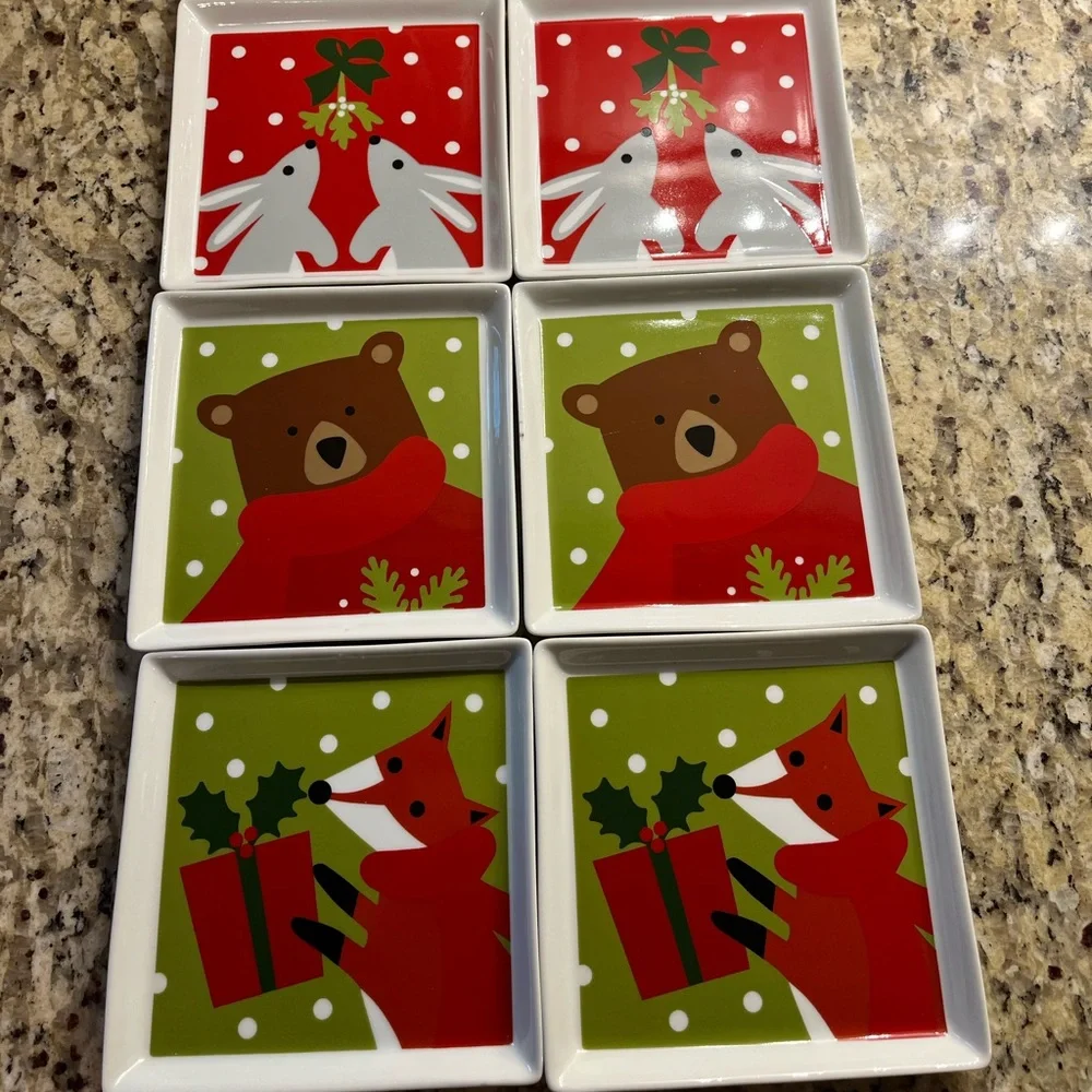 8 CRATE AND BARREL CHRISTMAS SQUARE APPETIZER DESSERT PLATES 6” NEW!